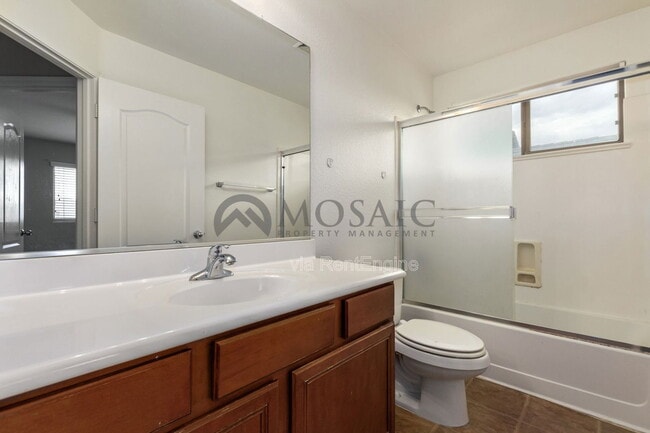 Building Photo - 61 W Hereford Dr