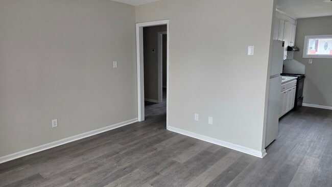 Building Photo - 214 N Discovery St