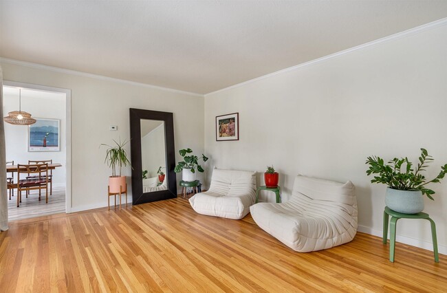 Building Photo - Alta Heights Beautifully Renovated Cottage