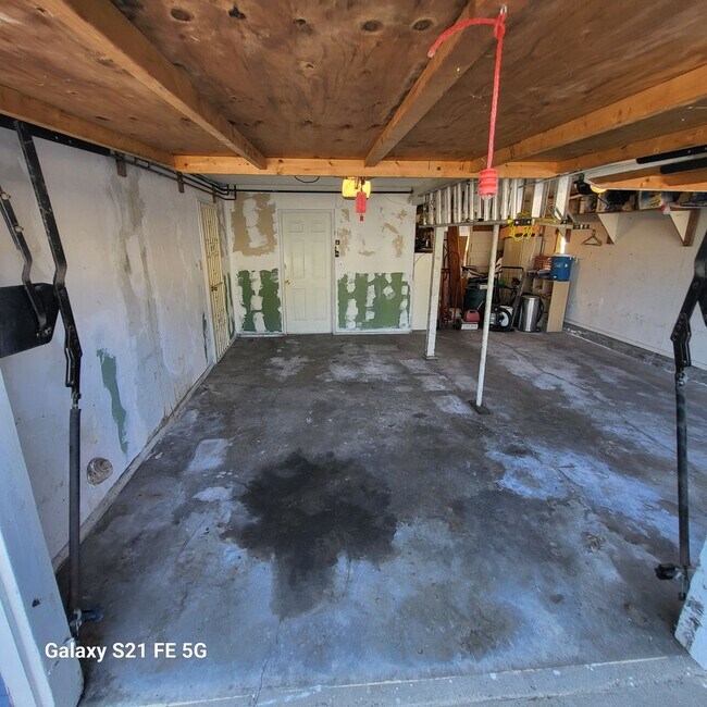 Building Photo - 2100 Cabrillo Ave