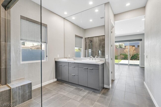 Building Photo - 3367 Stone View Ave