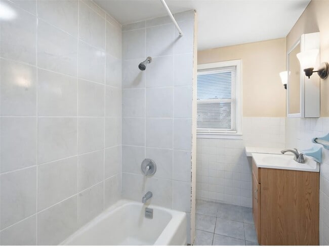 Building Photo - 119 Lincoln Ave