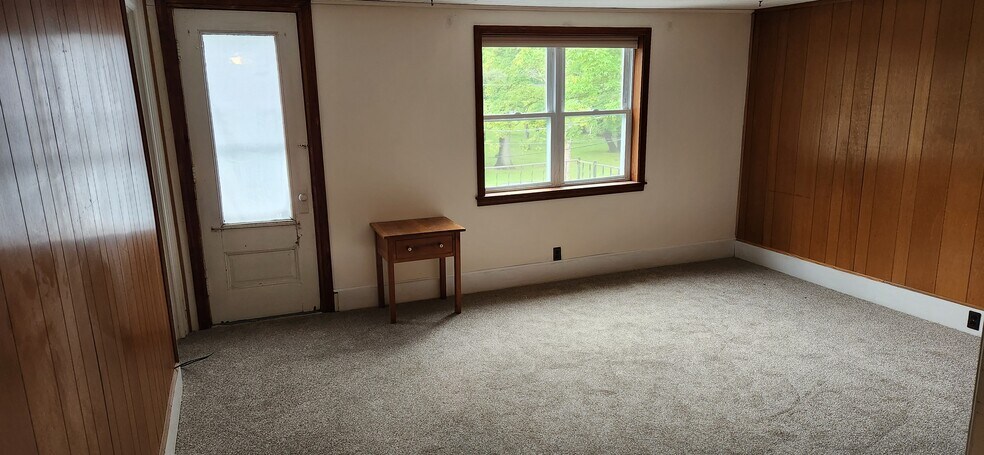 Living room - 326 Niagara St