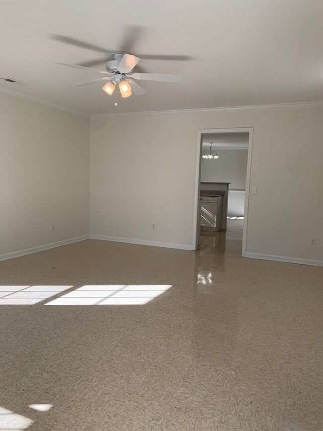 Building Photo - 1/2 OFF FIRST MONTHS RENT! 3 Bedroom 2 Bat...