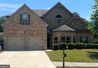 Building Photo - 300 Pennant Ln