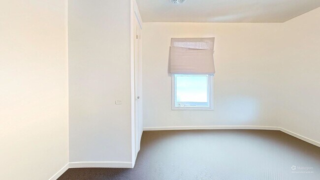 Building Photo - 5 bedroom, 1.75 bathroom house (29 East Terrace)