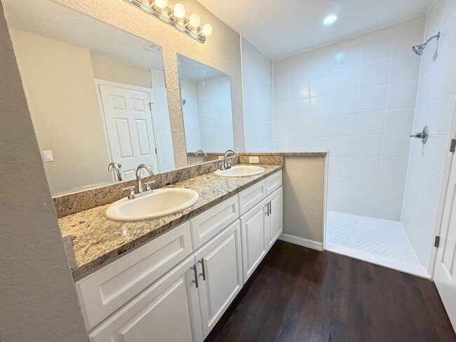 Building Photo - Spacious 3BR Home in Ocala | No HOA + Pet Friendly