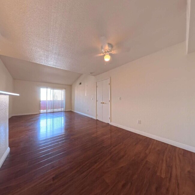 Building Photo - 2nd Level Specious One Bedroom Condo at Copper Sands!