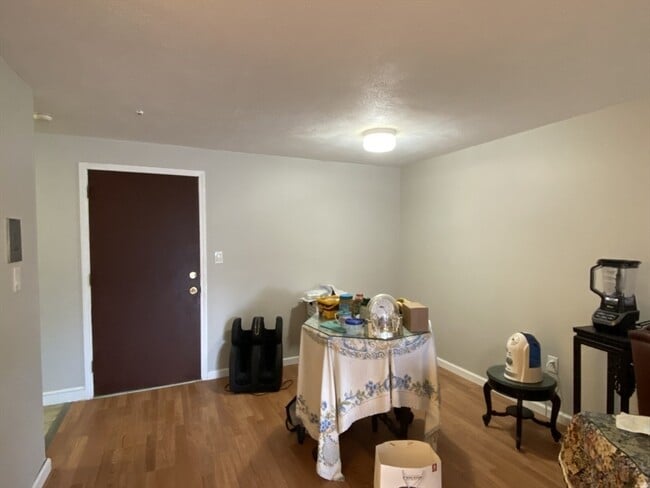 Building Photo - 16 Kenmar Dr