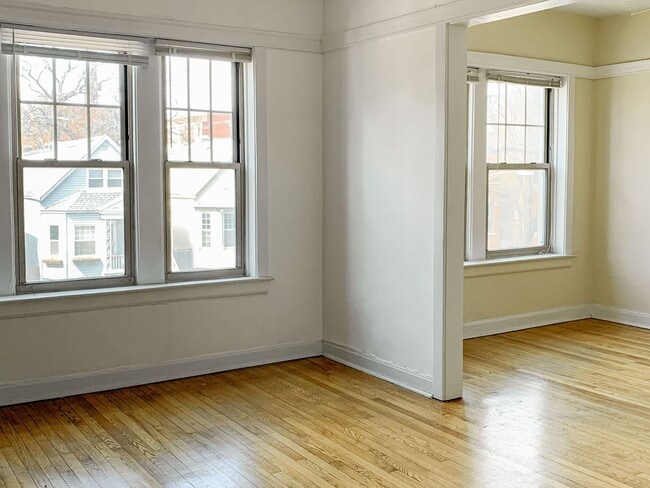 Building Photo - 5107 N Winchester Ave