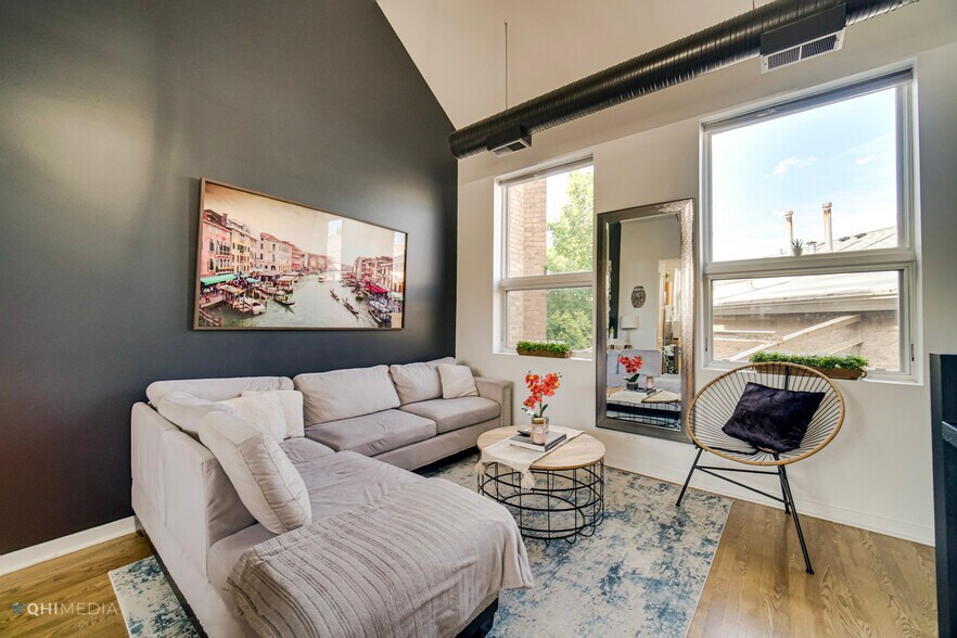 Building Photo - 2828 N Talman Ave