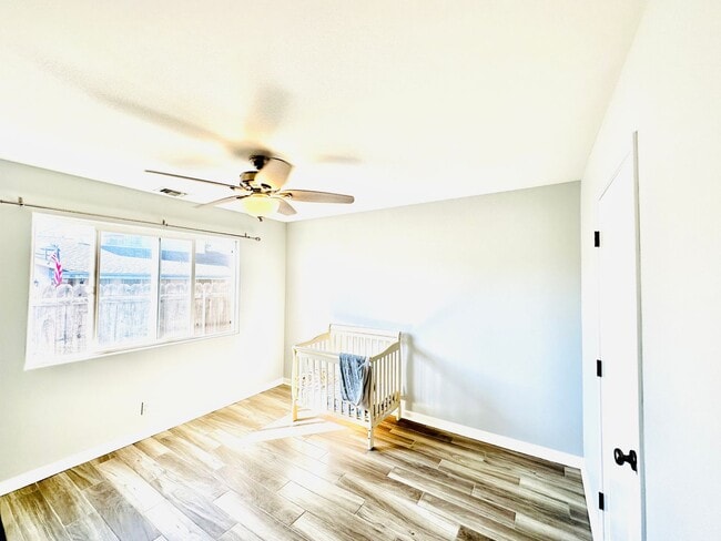 Building Photo - Welcome To Your Upgraded Oak View Home!