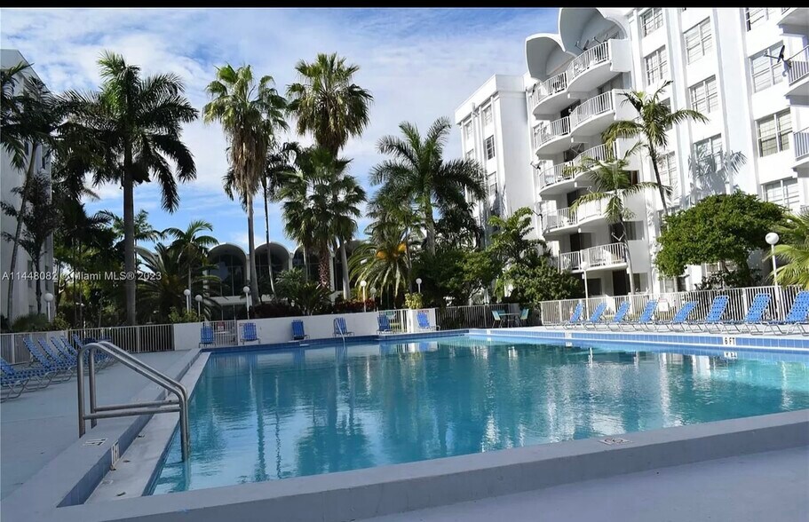 Building Photo - 492 NW 165th Street Rd