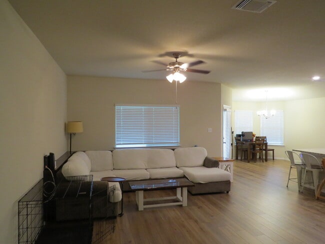 Building Photo - "Charming 3-Bedroom Home with Elegant Gran...