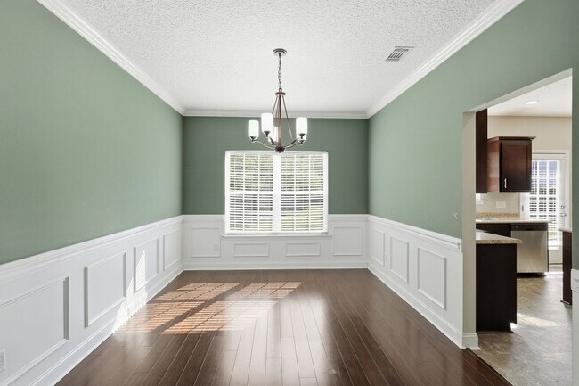 Building Photo - 4 Bedroom Griffin Park Home on Quiet Cul-de-Sac