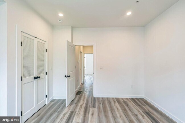 Building Photo - 1526 W Seybert St