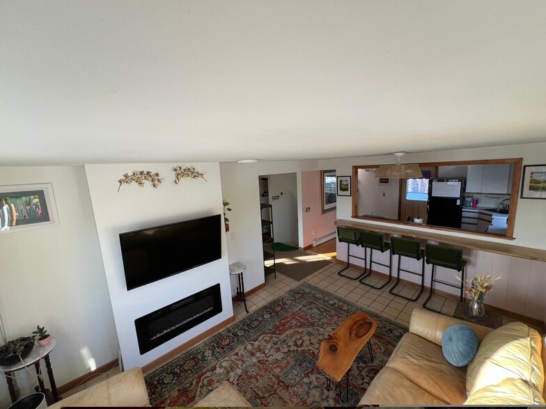 Living Room - electric fireplace - 39 Burling St