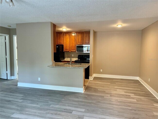 Building Photo - 6064 Westgate Dr
