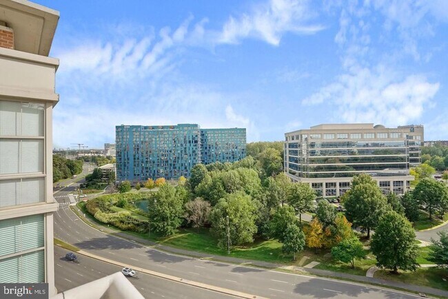 Building Photo - 11800 Sunset Hills Rd