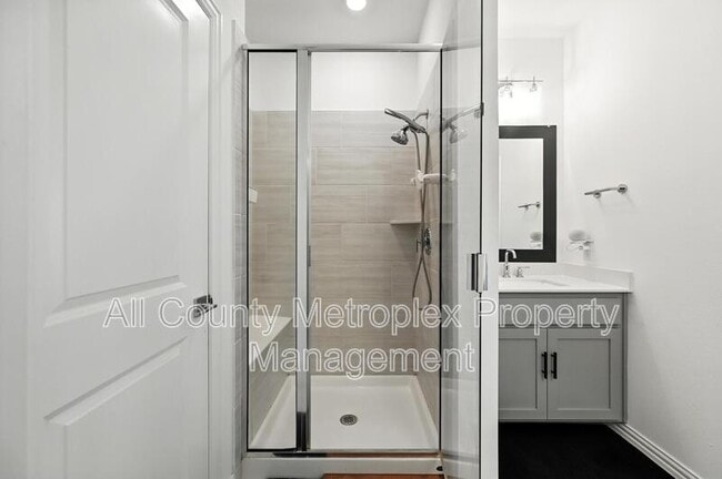 Building Photo - 7513 Laburnam Rd