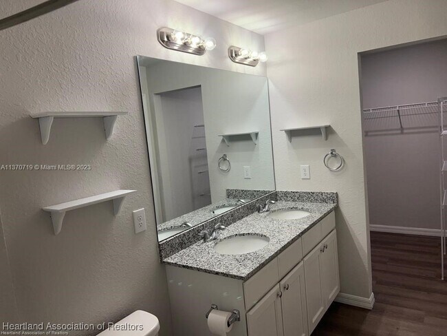 Building Photo - 1452 Stone Ridge Cir