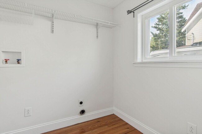 Building Photo - Charming 3Bed/2Bath Home Minutes from Fort Drum | Pet Friendly | Garage + Spacious Yard
