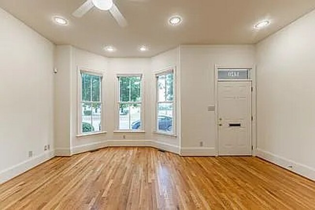 Building Photo - 21 S Plum St