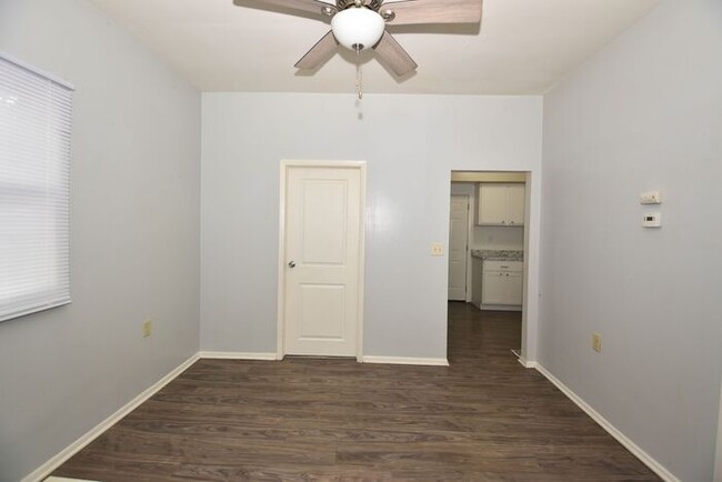 Building Photo - Elkhart 3 bedroom and 2 full baths