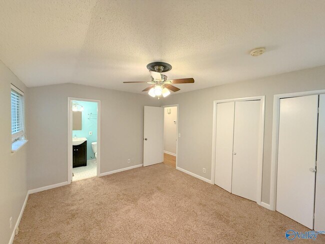 Building Photo - 2509 Excalibur Dr SE