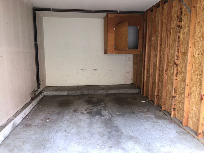 Building Photo - 2229 Franzen Ave