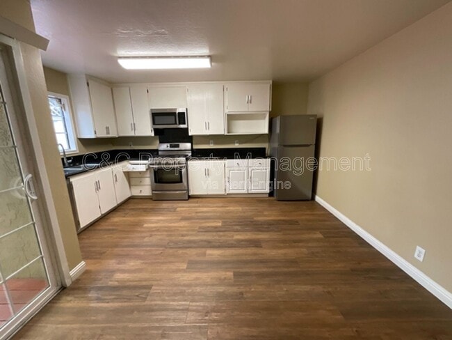 Building Photo - 3872 Tiverton Dr