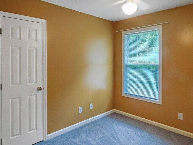 Building Photo - Colonial with Sunroom and Finished Basement