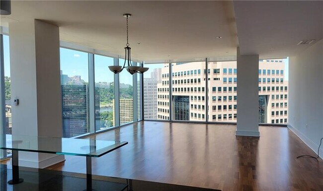 Building Photo - 550 Market St