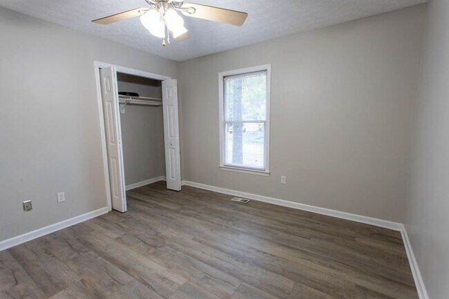 Building Photo - 321 Oak Meadows Dr