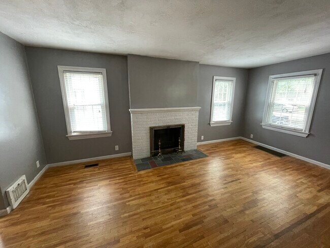 Building Photo - 928 Monterey Ave