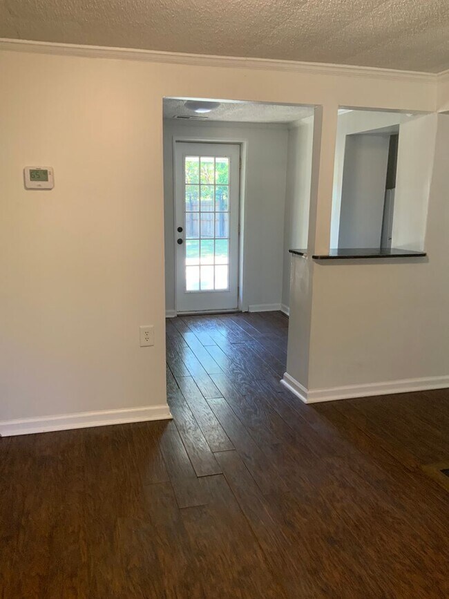 Building Photo - 235 N Pecan St
