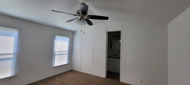 Building Photo - Ready to Move in