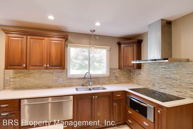 Building Photo - 5 br, 2.5 bath House - 1681 Glen Meadow Lane