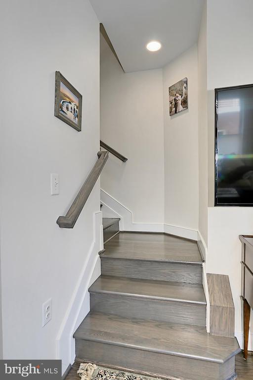 Building Photo - 1915 Main Line Blvd