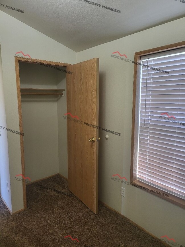 Building Photo - STATUS: AVAILABLE   | R80h | $1595.00
