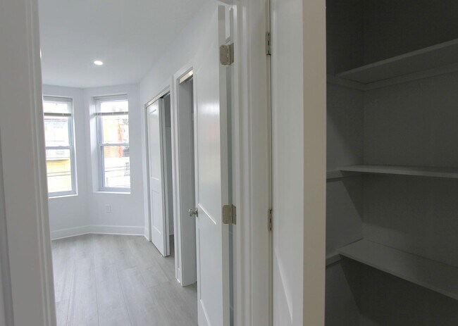 Building Photo - 103 E Coulter St