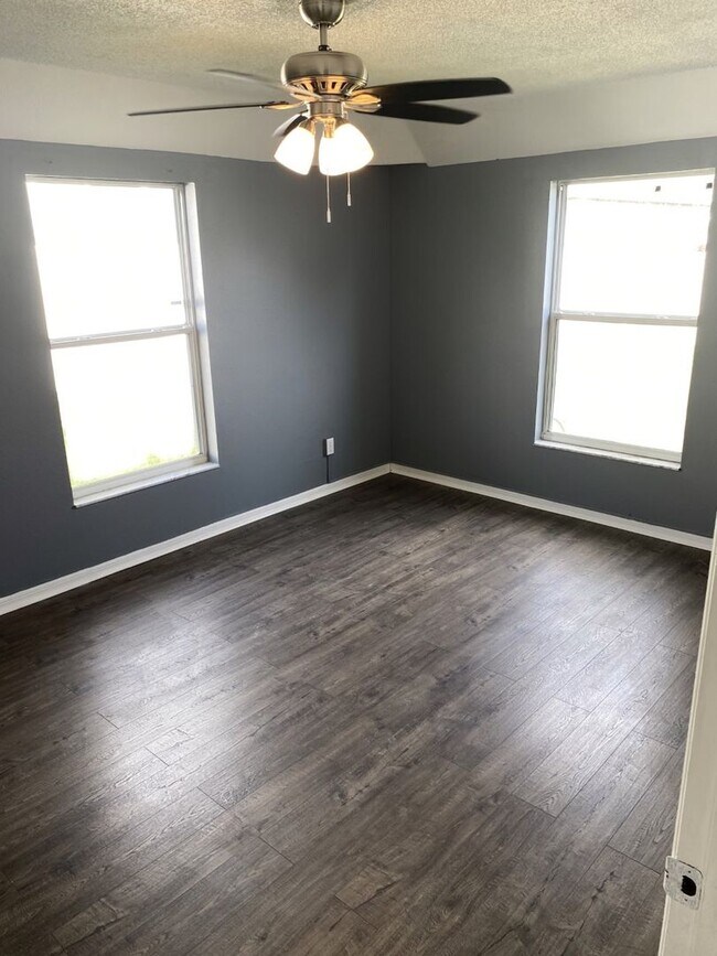 Building Photo - Davenport 3 Bedroom 2 Bathroom Corner Lot!!!