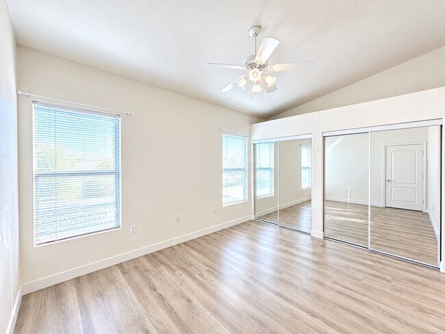 Building Photo - 2305 W Horizon Ridge Pkwy