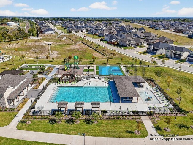 Building Photo - 1010 Rosemary Hl Dr