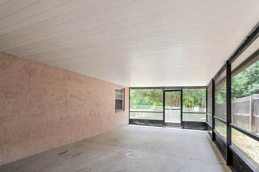 Building Photo - 6013 Crickethollow Dr