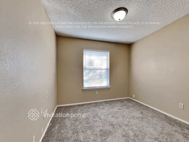 Building Photo - 2060 Camelot Dr