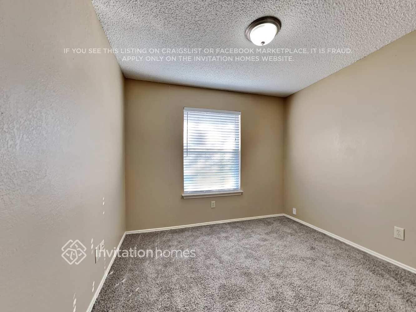 Building Photo - 2060 Camelot Dr
