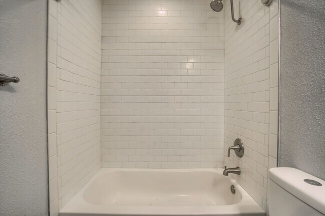 Building Photo - 13204 E Linvale Pl