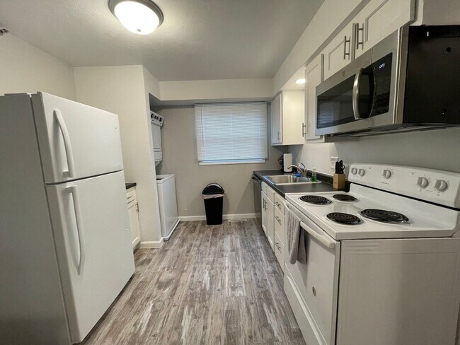 Building Photo - 826 W Weiland Ave