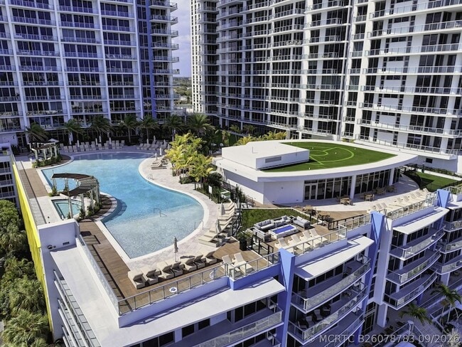 Building Photo - 220 Lake Shore Dr